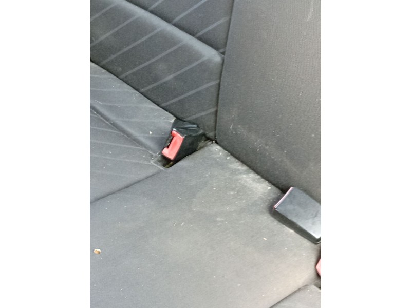 Recambio de enganche cinturon trasero derecho para audi a3 (8l1) 1.9 tdi referencia OEM IAM 8L085773901C  