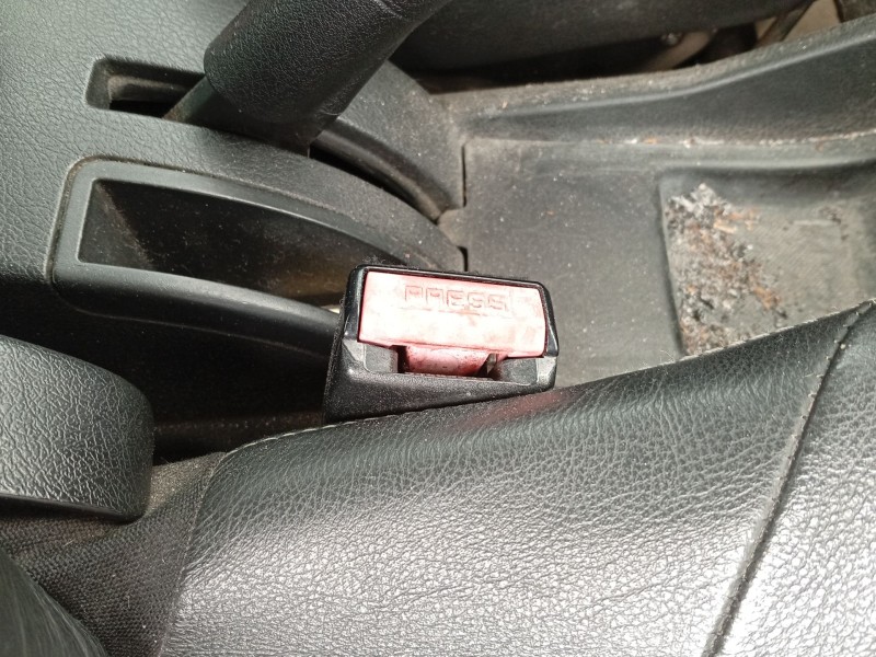 Recambio de enganche cinturon delantero derecho para peugeot 207/207+ (wa_, wc_) 1.6 hdi referencia OEM IAM 6155101  