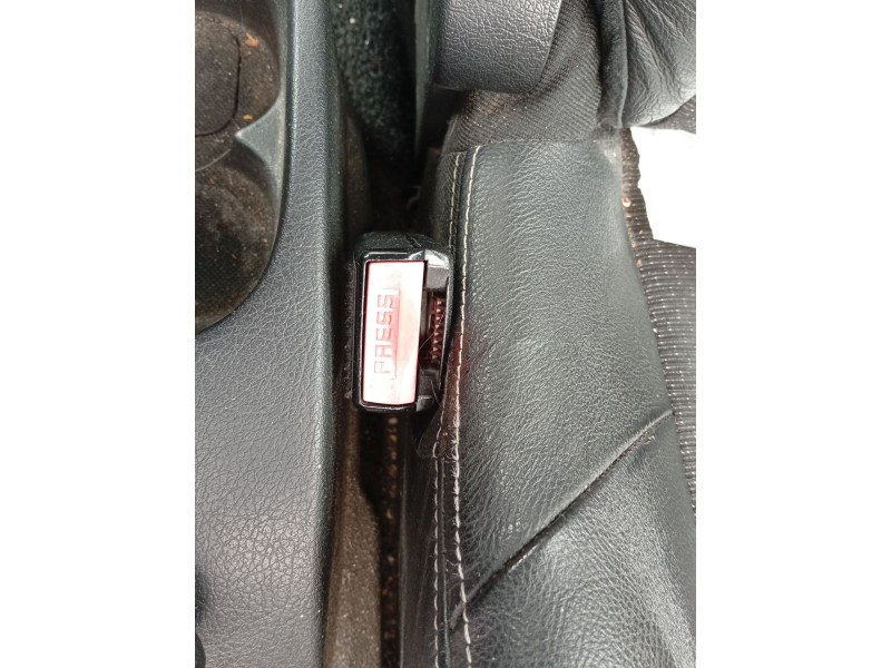 Recambio de enganche cinturon delantero izquierdo para peugeot 207/207+ (wa_, wc_) 1.6 hdi referencia OEM IAM 8975S9  