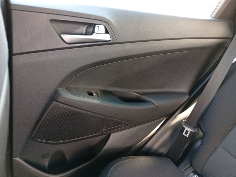 Recambio de guarnecido puerta trasera derecha para hyundai tucson (tl, tle) 1.6 gdi referencia OEM IAM 83302D7100  
