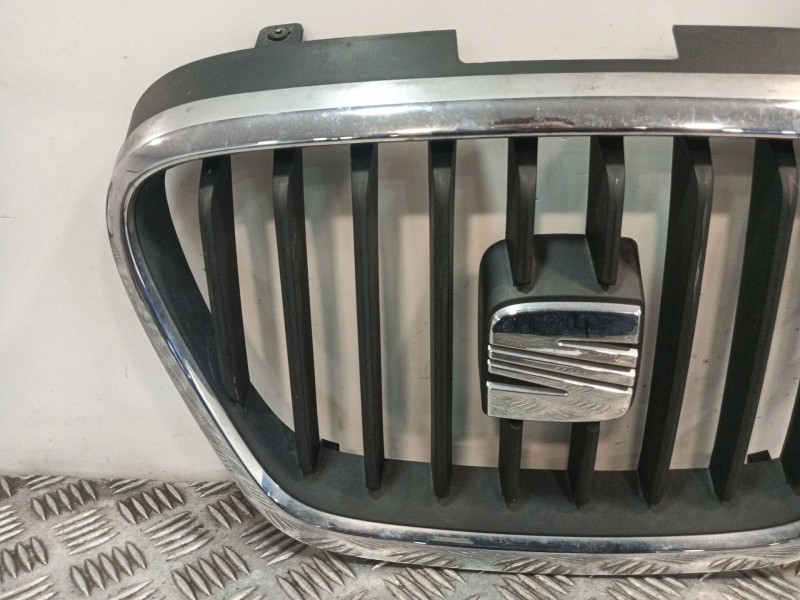 Recambio de rejilla delantera para seat altea (5p1) 1.6 tdi referencia OEM IAM 5P0853679A  