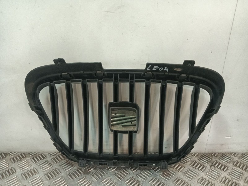Recambio de rejilla delantera para seat altea (5p1) 1.6 tdi referencia OEM IAM 5P0853679A  