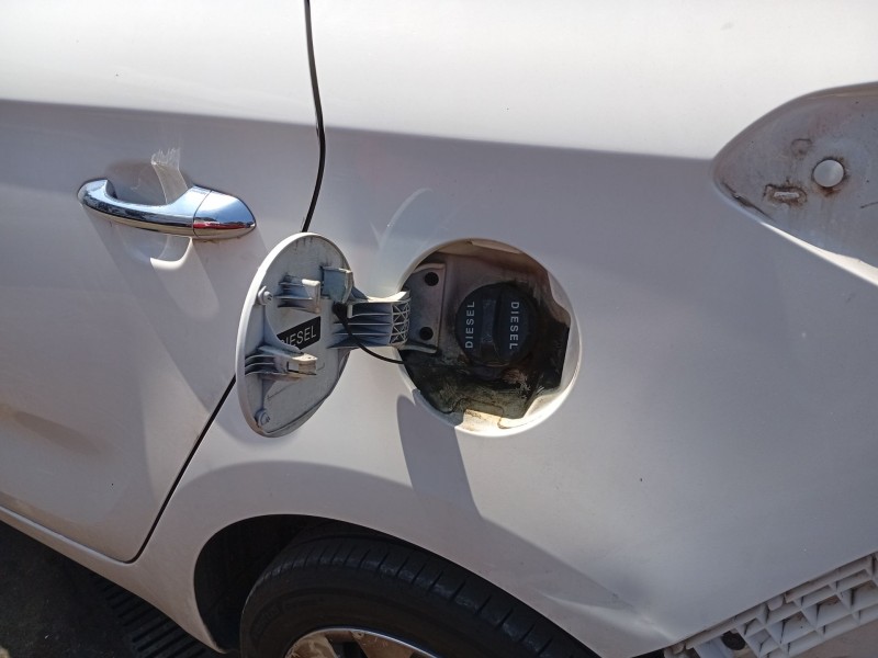Recambio de deposito combustible para kia carens iv 1.7 crdi referencia OEM IAM 31150A4950  