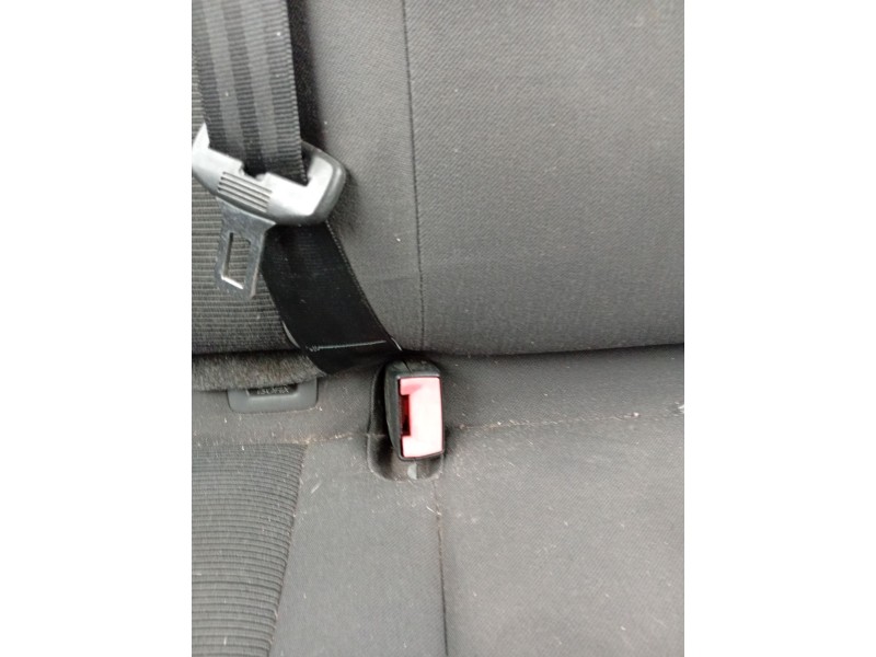 Recambio de enganche cinturon trasero derecho para volkswagen golf v (1k1) 1.6 referencia OEM IAM 1K0857740E  
