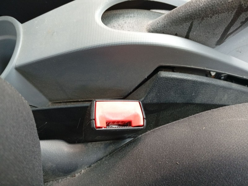 Recambio de enganche cinturon delantero derecho para seat ibiza iv sc (6j1, 6p5) 1.2 referencia OEM IAM 6R0857756D  