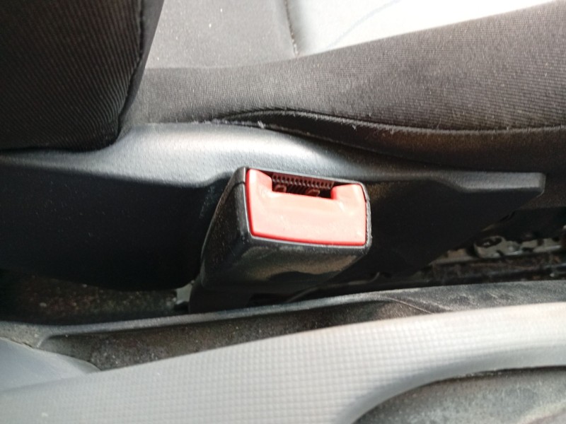 Recambio de enganche cinturon delantero izquierdo para seat ibiza iv sc (6j1, 6p5) 1.2 referencia OEM IAM 6R0857755D  