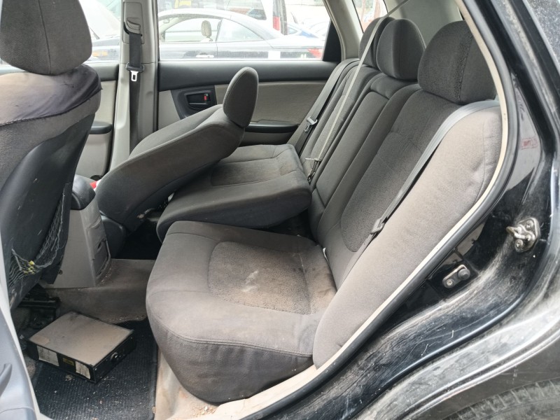 kia cerato i hatchback (ld) del año 2004