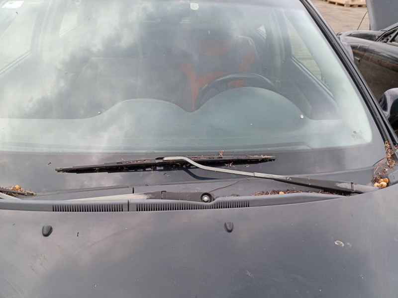 Recambio de brazo limpia delantero izquierdo para kia cerato i hatchback (ld) 2.0 crdi referencia OEM IAM 983102F000  