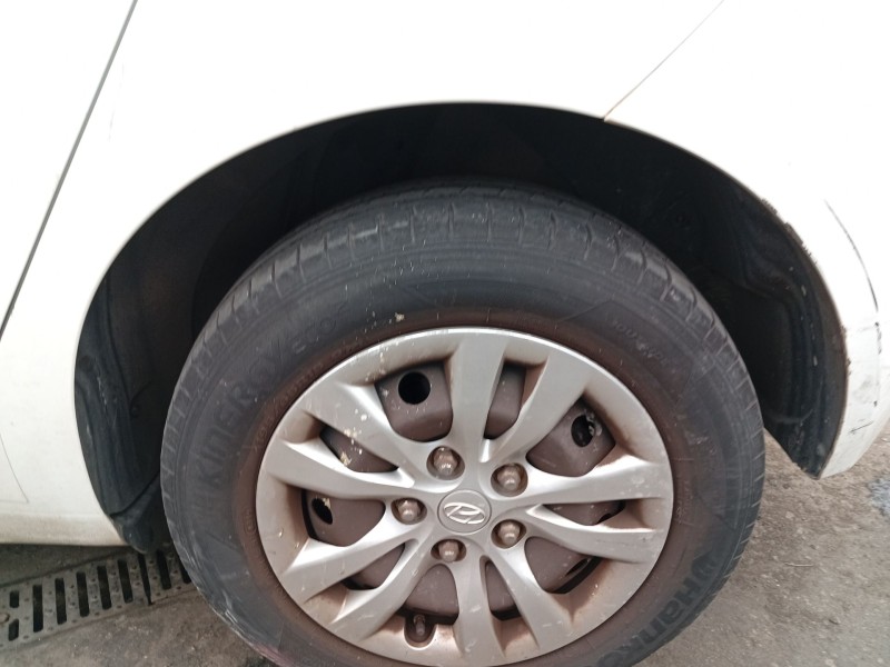 Recambio de paso de rueda trasero izquierdo para hyundai ix20 (jc) 1.4 crdi referencia OEM IAM 868211K000  
