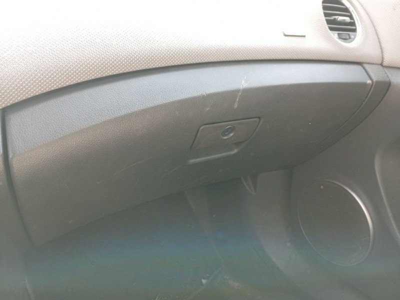 Recambio de guantera para chevrolet cruze (j300) 2.0 cdi referencia OEM IAM 42426839  