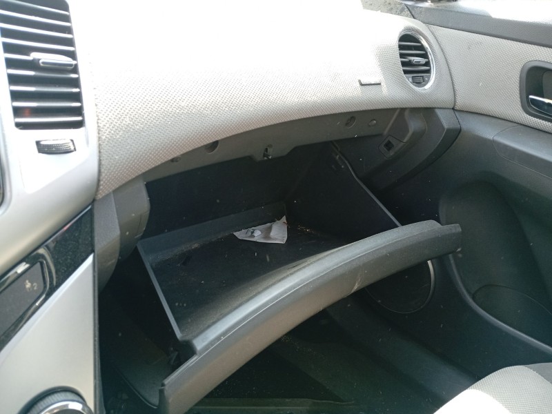 Recambio de guantera para chevrolet cruze (j300) 2.0 cdi referencia OEM IAM 42426839  
