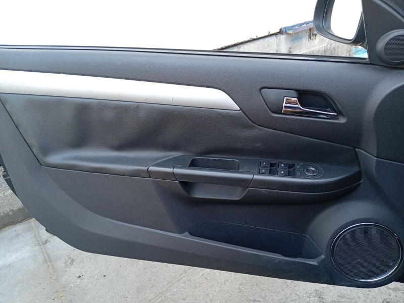 Recambio de guarnecido puerta delantera izquierda para opel tigra twintop (x04) 1.8 (r97) referencia OEM IAM   