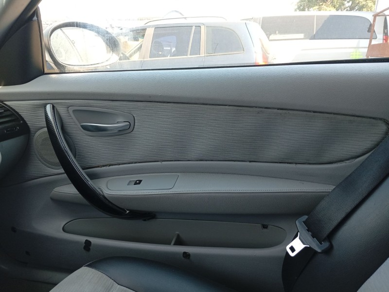 Recambio de guarnecido puerta delantera derecha para bmw 1 (e81) 118 d referencia OEM IAM 10628510R  