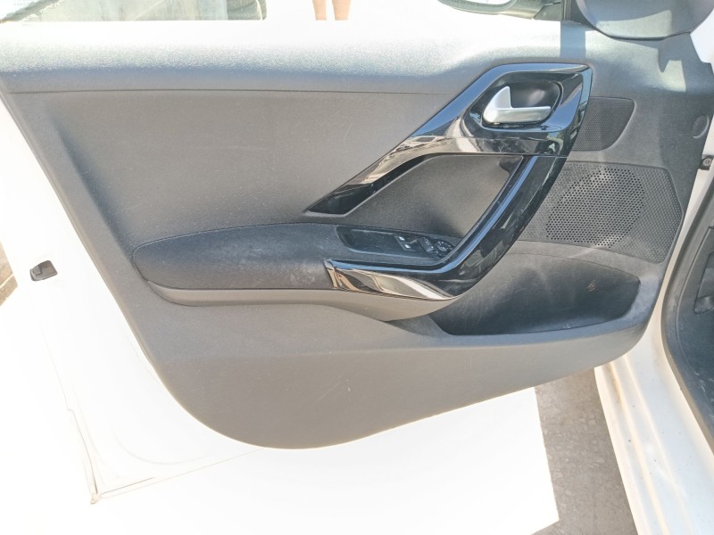 peugeot 208 i (ca_, cc_) del año 2013