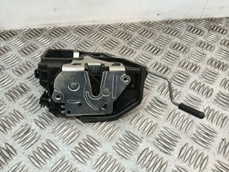 Recambio de cerradura puerta delantera derecha para bmw 3 (e90) 320 d referencia OEM IAM A053702  