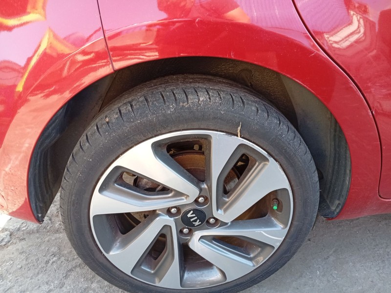 Recambio de paso de rueda trasero derecho para kia rio iii (ub) 1.2 cvvt referencia OEM IAM 868221W700  