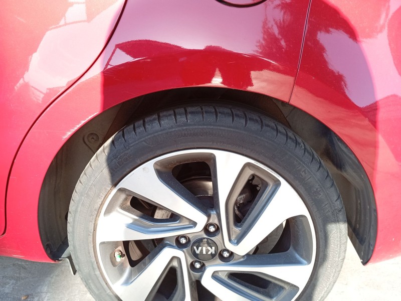Recambio de paso de rueda trasero izquierdo para kia rio iii (ub) 1.2 cvvt referencia OEM IAM 868211W700  