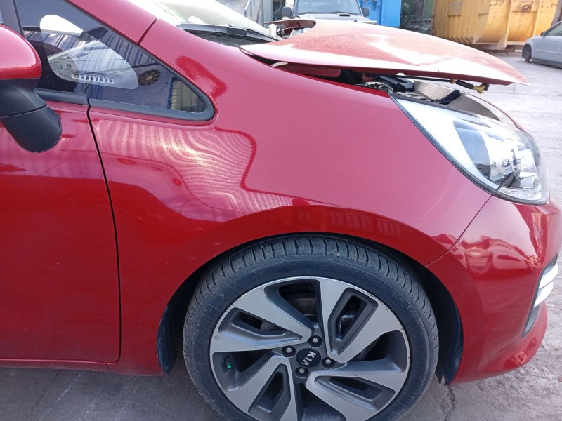Recambio de aleta delantera derecha para kia rio iii (ub) 1.2 cvvt referencia OEM IAM 663211W100  