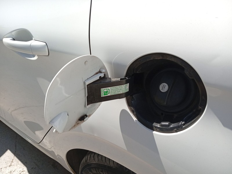 Recambio de deposito combustible para peugeot 208 i (ca_, cc_) 1.2 vti 82 referencia OEM IAM 1611986880  