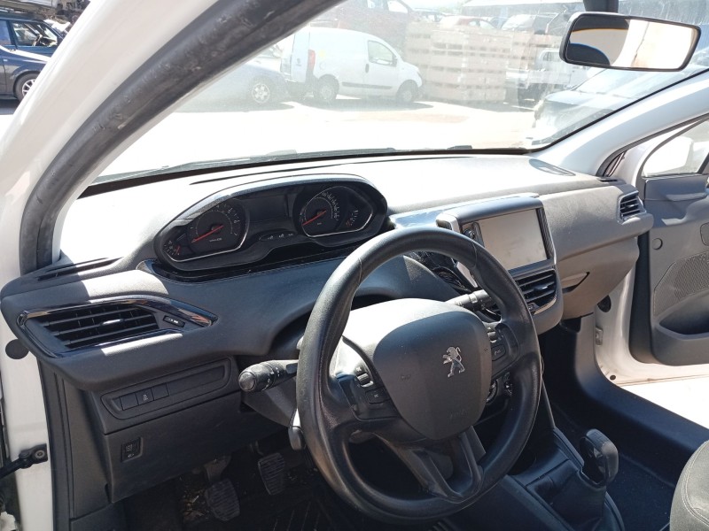 Recambio de salpicadero para peugeot 208 i (ca_, cc_) 1.2 vti 82 referencia OEM IAM 16077378ZD  