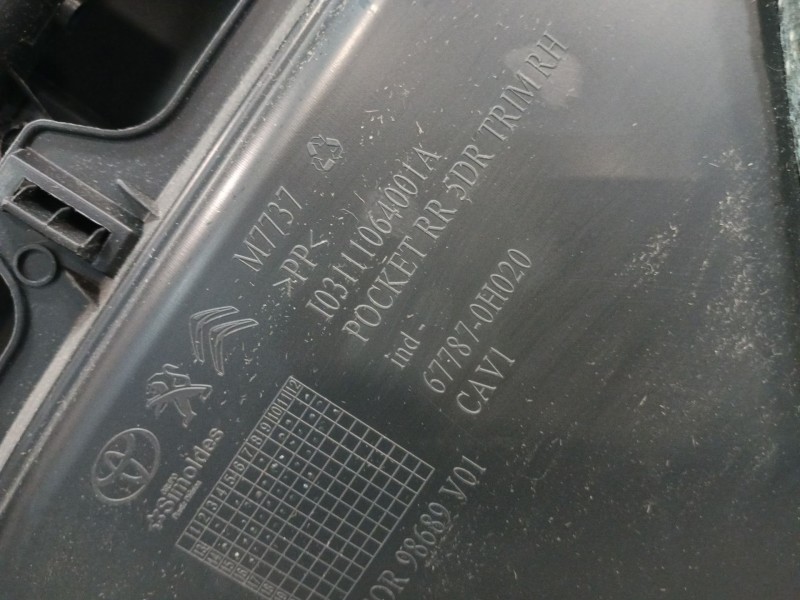 Recambio de guarnecido puerta trasera derecha para peugeot 108 1.0 vti referencia OEM IAM 676300H020 677870H020 