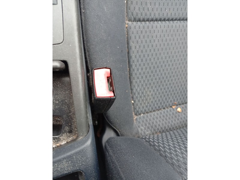 Recambio de enganche cinturon delantero derecho para audi a6 c6 (4f2) 2.4 referencia OEM IAM 8E0857833A  