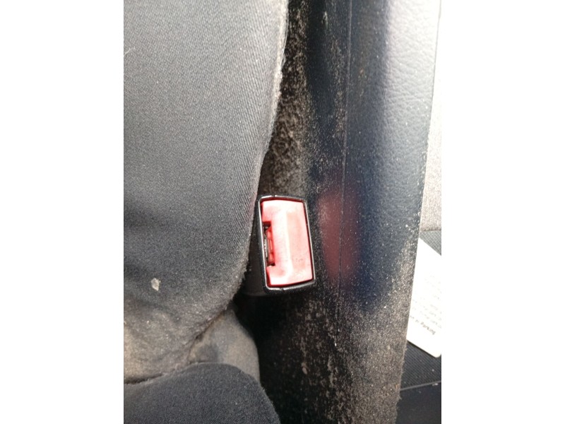 Recambio de enganche cinturon delantero izquierdo para audi a6 c6 (4f2) 2.4 referencia OEM IAM 8E0857755D  