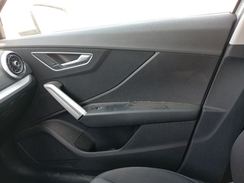 Recambio de guarnecido puerta delantera derecha para audi q2 (gab, gag) 30 tdi referencia OEM IAM 81A867174  