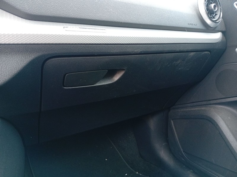 Recambio de guantera para audi q2 (gab, gag) 30 tdi referencia OEM IAM 81B857035A  