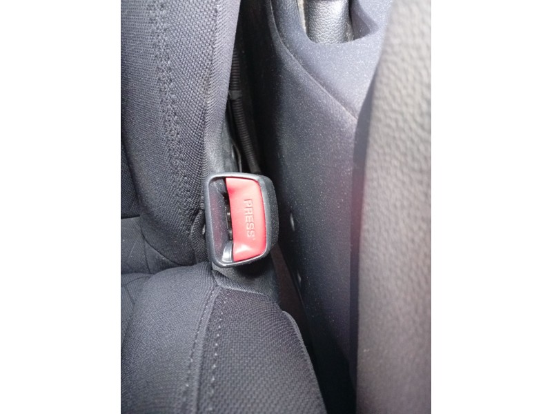 Recambio de enganche cinturon delantero izquierdo para kia rio iii (ub) 1.2 cvvt referencia OEM IAM 888301W000HU  