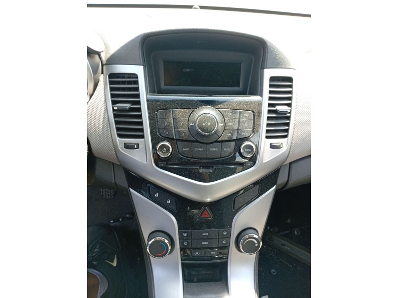 Recambio de pantalla / mando multifuncion para chevrolet cruze (j300) 2.0 cdi referencia OEM IAM 96983185  