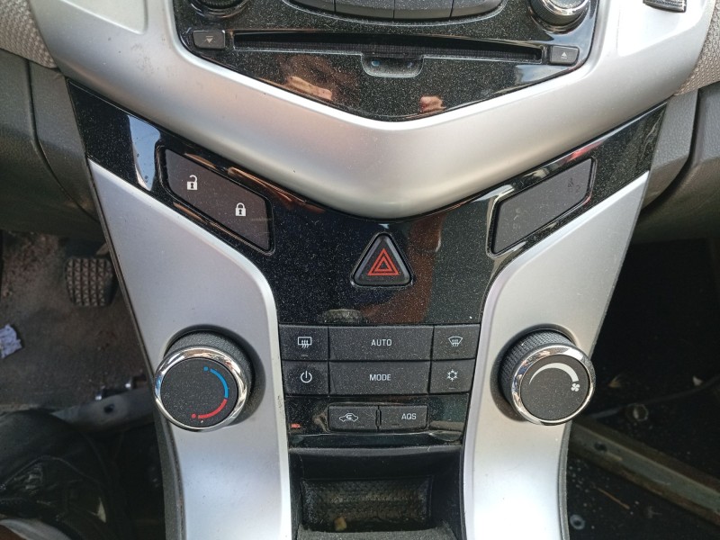 Recambio de mando climatizador para chevrolet cruze (j300) 2.0 cdi referencia OEM IAM 3870568  