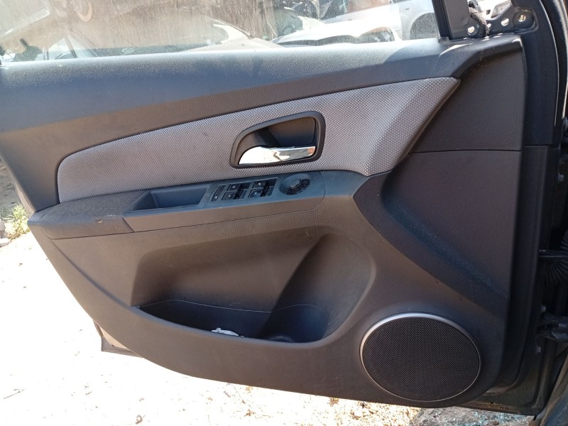 Recambio de guarnecido puerta delantera izquierda para chevrolet cruze (j300) 2.0 cdi referencia OEM IAM   