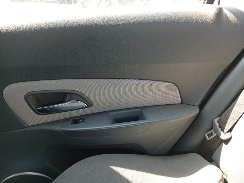 Recambio de guarnecido puerta trasera derecha para chevrolet cruze (j300) 2.0 cdi referencia OEM IAM 96950774  