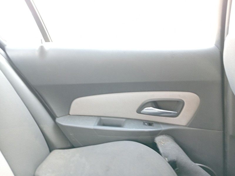 Recambio de guarnecido puerta trasera izquierda para chevrolet cruze (j300) 2.0 cdi referencia OEM IAM 96950773  