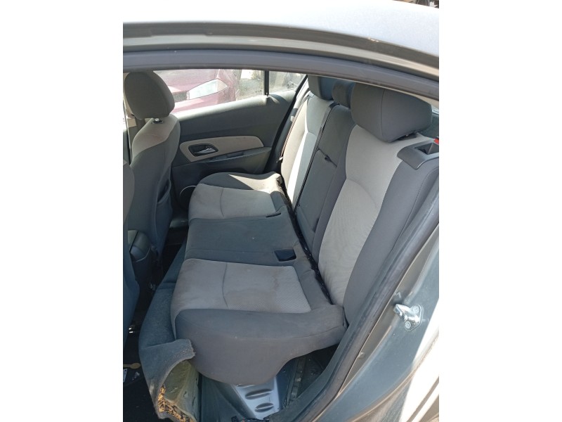 Recambio de asientos traseros para chevrolet cruze (j300) 2.0 cdi referencia OEM IAM   