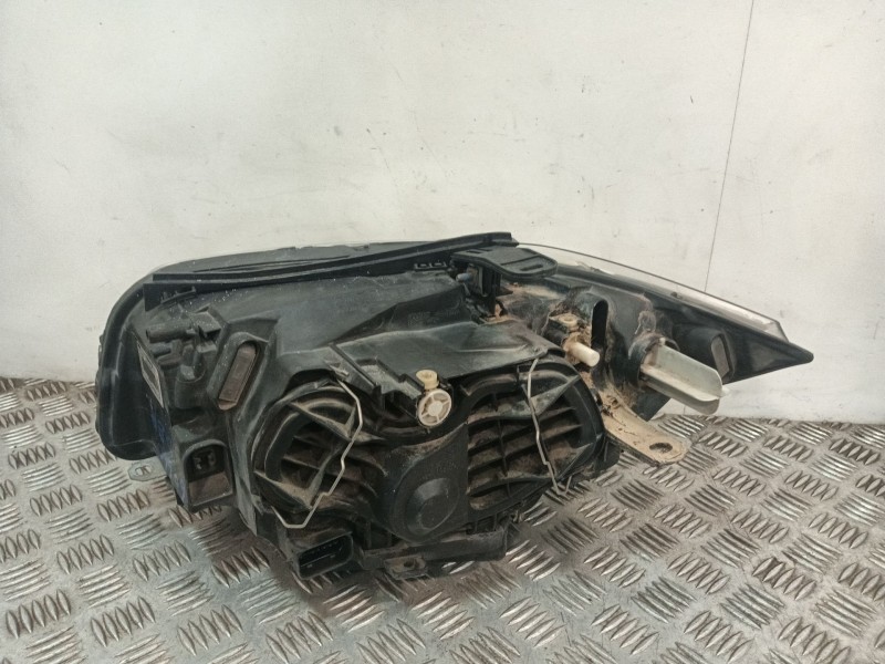 Recambio de faro derecho para bmw 1 (e81) 118 d referencia OEM IAM 63126924486 726364002 