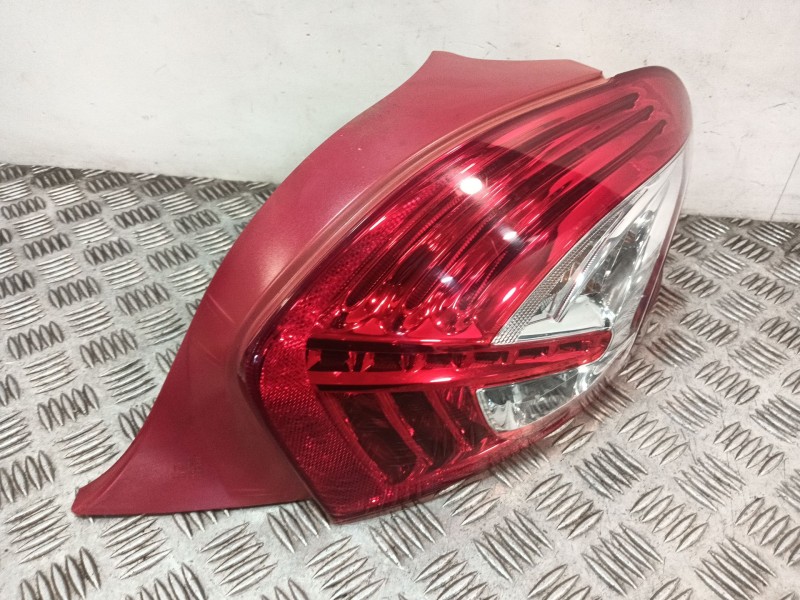Recambio de piloto trasero derecho para peugeot 208 i (ca_, cc_) 1.2 vti 82 referencia OEM IAM 9672628380  