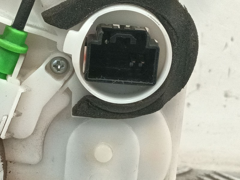 Recambio de cerradura puerta delantera derecha para mazda 3 lim. (bl) referencia OEM IAM 9D13B0387  