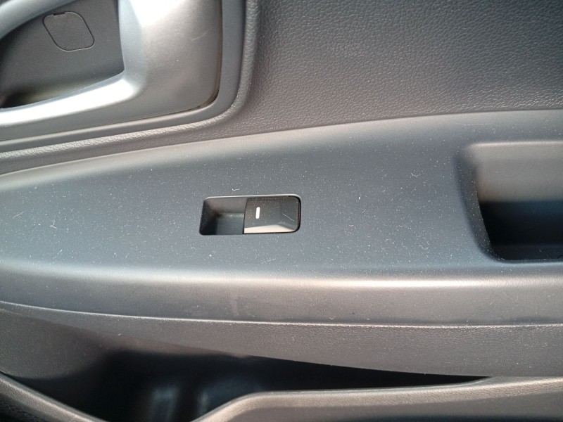 Recambio de mando elevalunas delantero derecho para kia rio iii (ub) 1.2 cvvt referencia OEM IAM 935751W010  