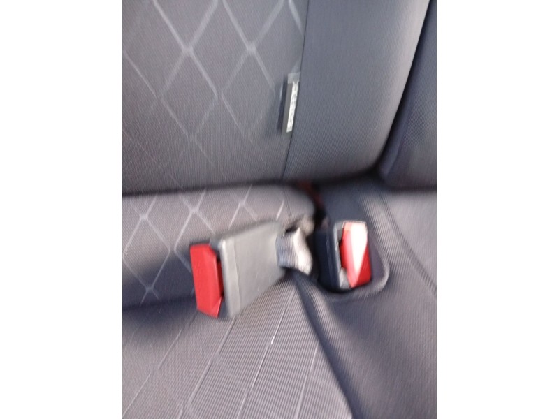 Recambio de enganche cinturon trasero central para kia rio iii (ub) 1.2 cvvt referencia OEM IAM 898301W200HU  
