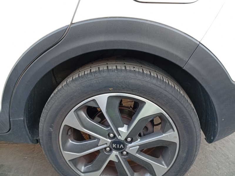 Recambio de paso de rueda trasero izquierdo para kia stonic (yb) 1.0 t-gdi referencia OEM IAM 86821H8400  