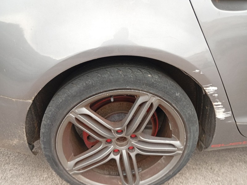 Recambio de paso de rueda trasero derecho para audi a6 c6 (4f2) 2.4 referencia OEM IAM 4F0810172E  