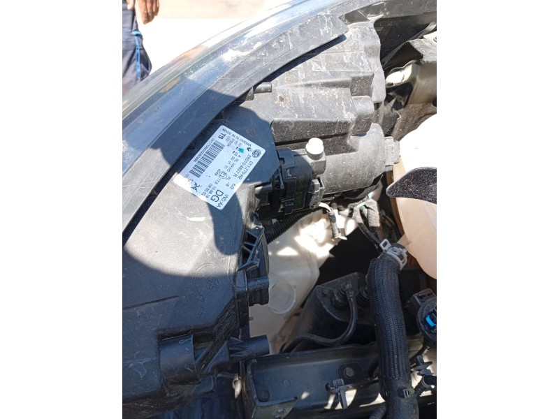 Recambio de faro derecho para renault kadjar (ha_, hl_) 1.3 tce 140 referencia OEM IAM 260103903R  