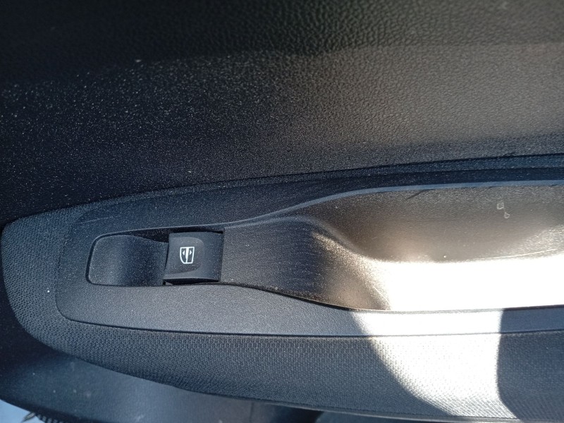 Recambio de mando elevalunas trasero derecho para renault kadjar (ha_, hl_) 1.3 tce 140 referencia OEM IAM 254119716R  
