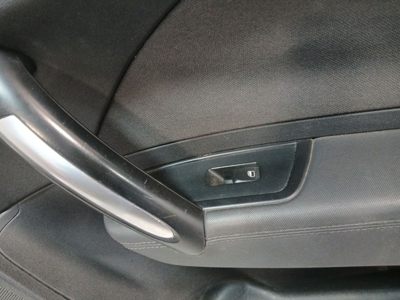 Recambio de guarnecido puerta delantera derecha para audi a1 (8x1, 8xk) 1.6 tdi referencia OEM IAM 8X3867118  