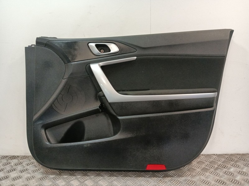 Recambio de guarnecido puerta delantera derecha para kia ceed referencia OEM IAM 82380J7000WK  