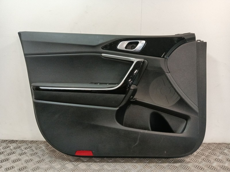 Recambio de guarnecido puerta delantera izquierda para kia xceed (cd) 1.5 t-gdi mhev referencia OEM IAM 82370J7000WK  