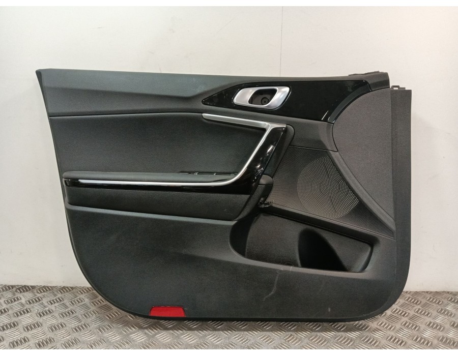 Recambio de guarnecido puerta delantera izquierda para kia xceed (cd) 1.5 t-gdi mhev referencia OEM IAM 82370J7000WK  