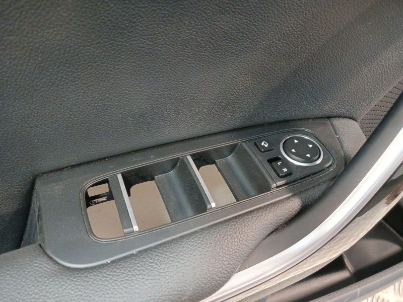 Recambio de guarnecido puerta delantera izquierda para kia xceed (cd) 1.5 t-gdi mhev referencia OEM IAM 82370J7000WK  